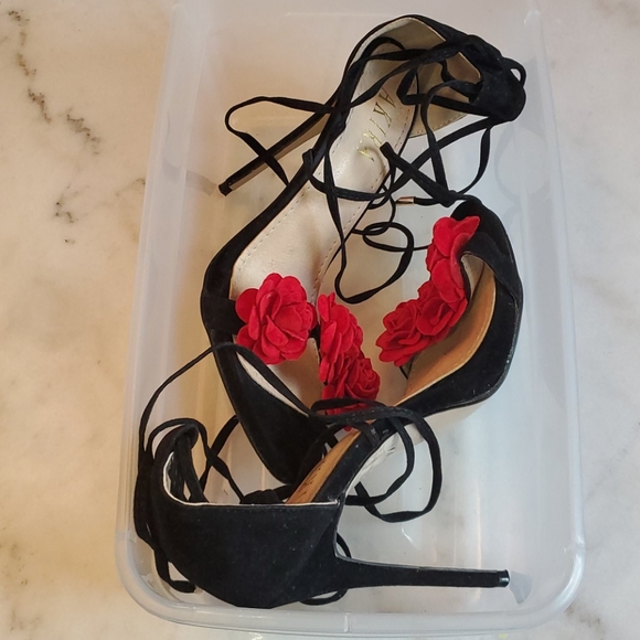 Heels - Picture 4 of 5